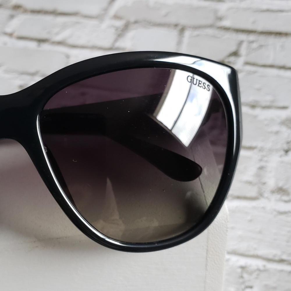 NWOT Guess Polarized Designer Sunglasses w/ Hard Case - Picture 4 of 11